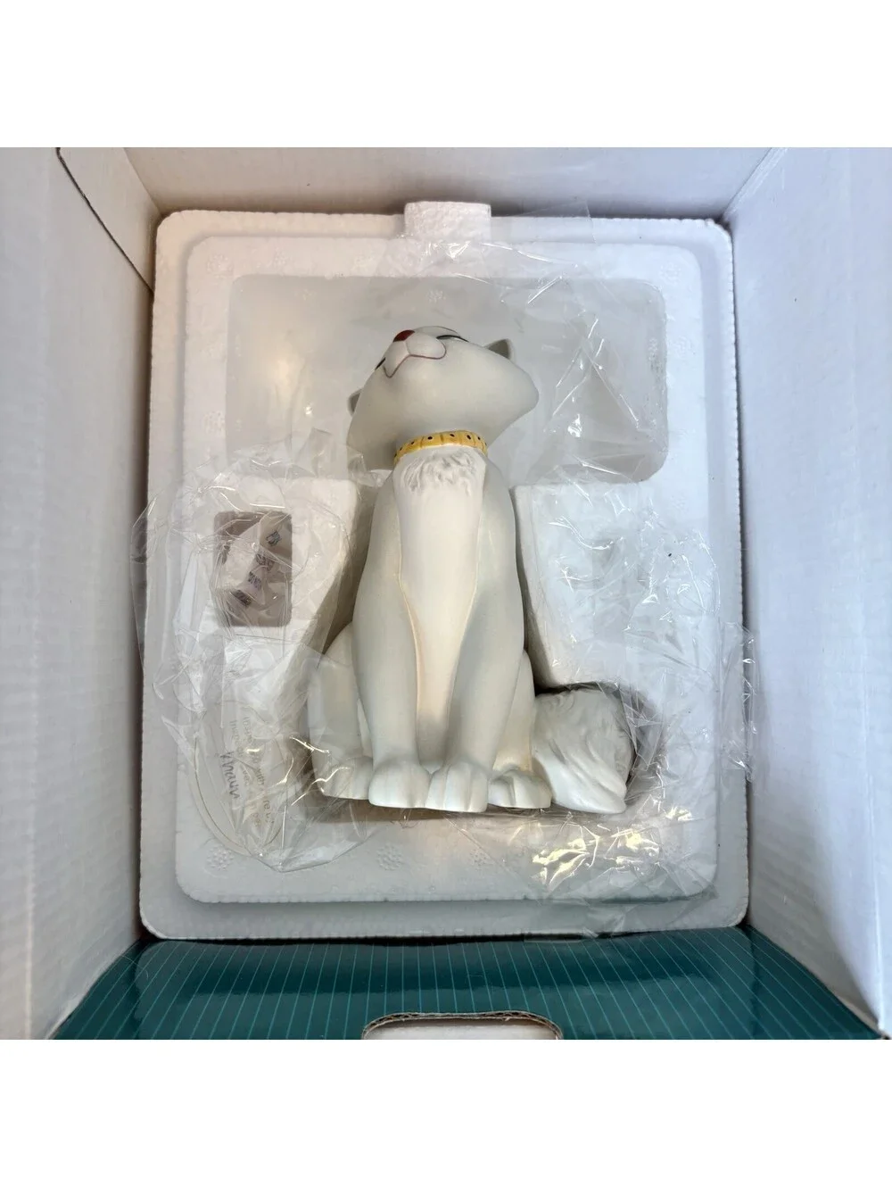 WDCC Aristocats Duchess Fetching Feline 30th Anniversary Walt Disney Figurine